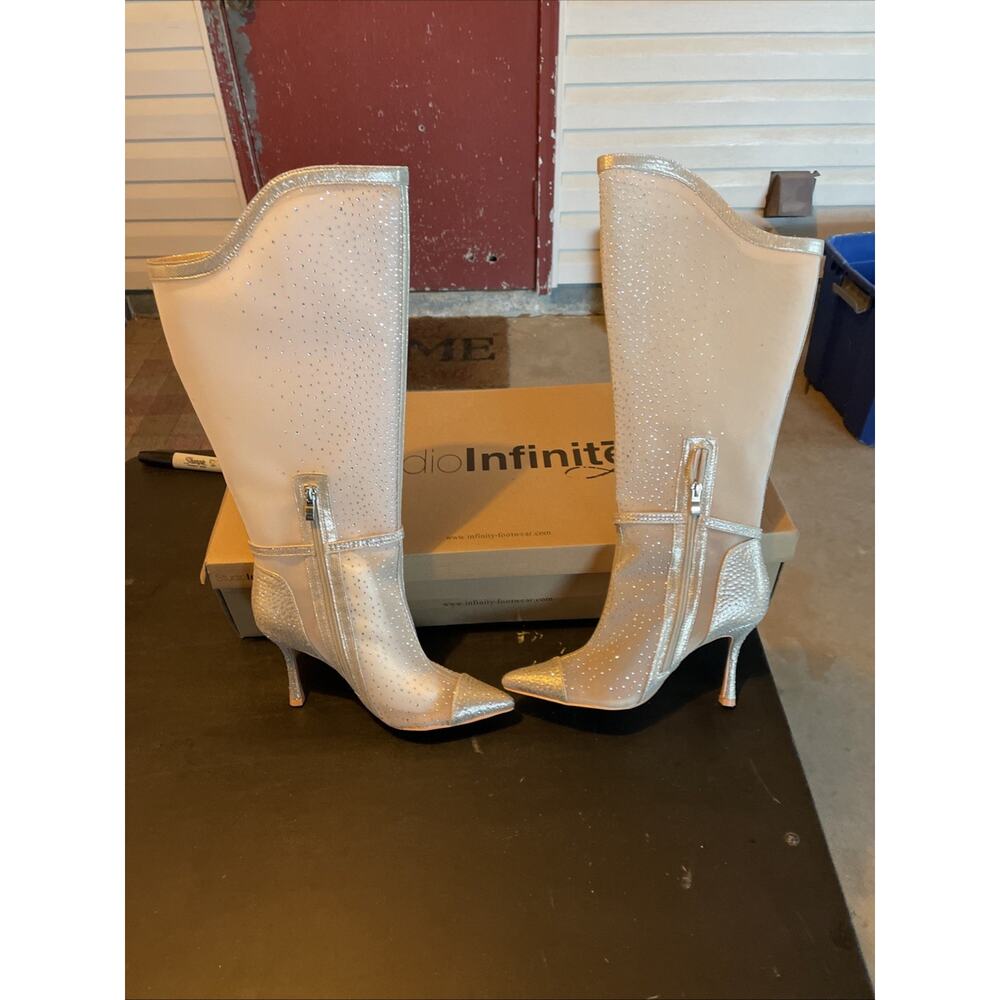 Studio Infinite Matta 8.5 Wide Bone Color